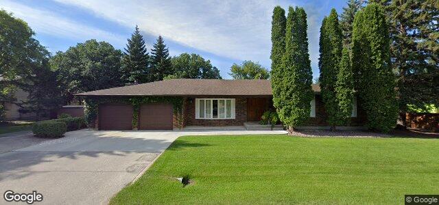 Larawan ng 330 Foxdale Avenue sa Winnipeg, Manitoba