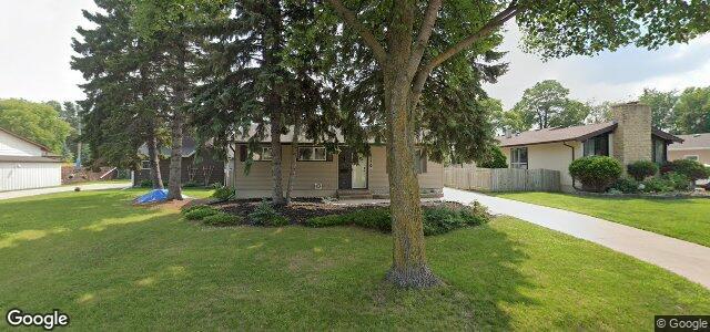 Larawan ng 330 Stuart Avenue sa Winnipeg, Manitoba