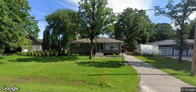 Larawan ng 335 Foxdale Avenue sa Winnipeg, Manitoba