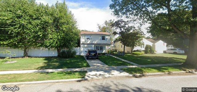 Larawan ng 40 Algonquin Avenue sa Winnipeg, Manitoba