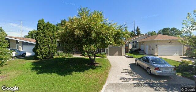 Photo of 415 Knowles Avenue in Winnipeg, Manitoba