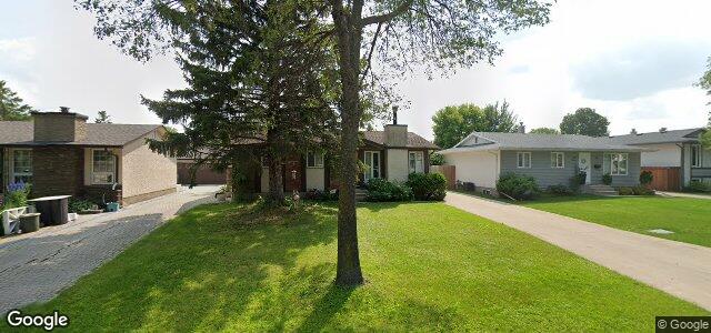 Larawan ng 82 Continental Avenue sa Winnipeg, Manitoba