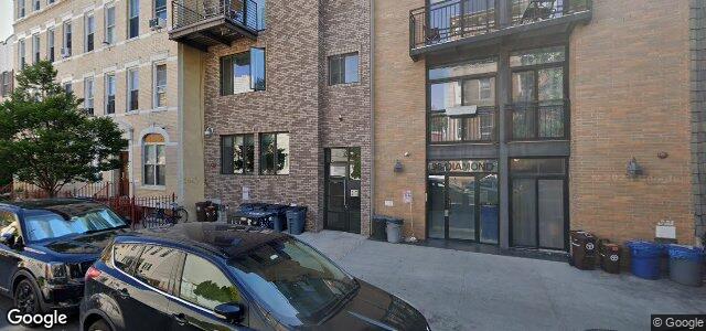 Larawan ng 98 Diamond Street sa Winnipeg, Manitoba