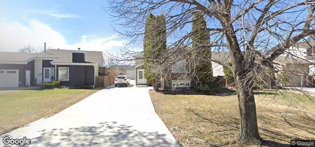 Larawan ng 18 Malmsbury Avenue sa Winnipeg, Manitoba