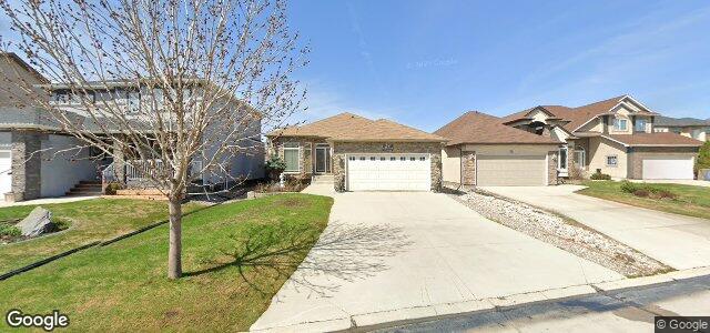 28 Farnsworth Crescent（加拿大曼尼托巴省温尼伯市）房屋照片