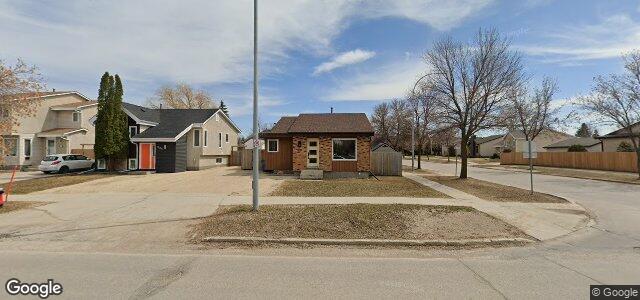 Larawan ng 300 Burland Avenue sa Winnipeg, Manitoba