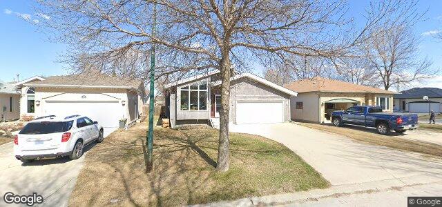 Larawan ng 35 Cummings Crescent sa Winnipeg, Manitoba