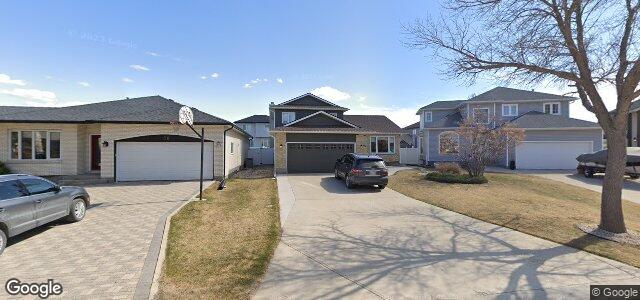 Larawan ng 54 Cummings Crescent sa Winnipeg, Manitoba