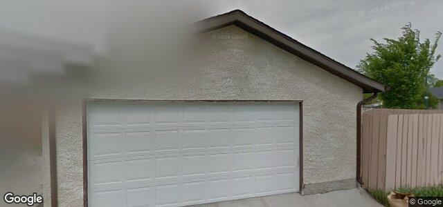 Larawan ng 204 Red River Boulevard W sa Winnipeg, Manitoba