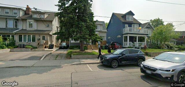 Larawan ng 301 Woodbine Avenue sa Winnipeg, Manitoba