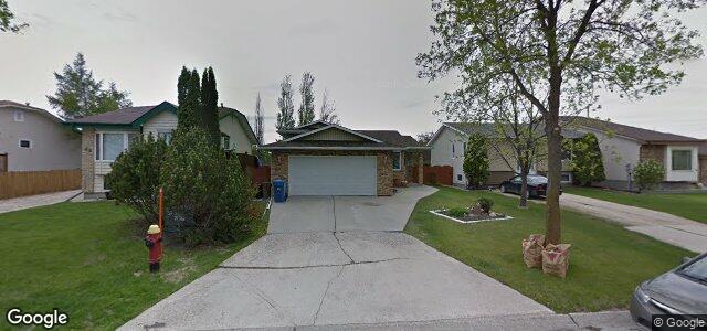 Larawan ng 50 Spruce Thicket Walk sa Winnipeg, Manitoba