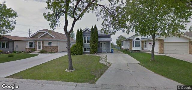 Photo of 74 Pinetree Crescent in Winnipeg, Manitoba