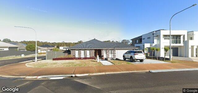 Larawan ng 34 Arnold Avenue sa Winnipeg, Manitoba