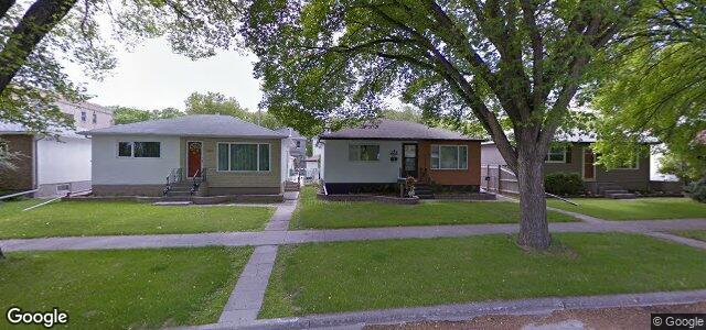 Larawan ng 384 Woodward Avenue sa Winnipeg, Manitoba