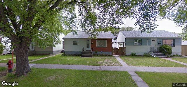 Larawan ng 404 Woodward Avenue sa Winnipeg, Manitoba
