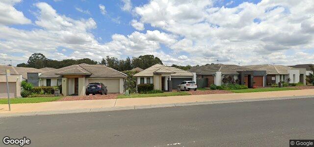 Larawan ng 8 Arnold Avenue sa Winnipeg, Manitoba