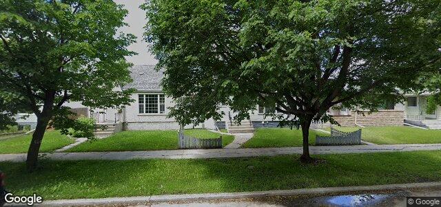 Larawan ng 404 Cairnsmore Street sa Winnipeg, Manitoba