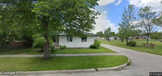 Larawan ng 426 Cairnsmore Street sa Winnipeg, Manitoba