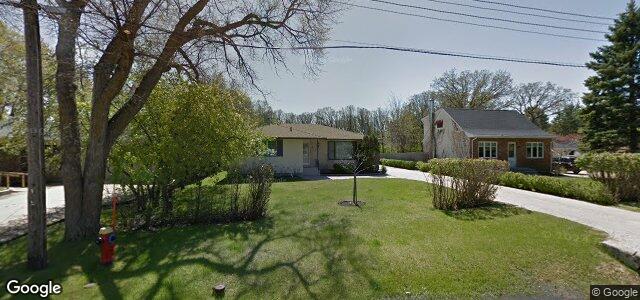 Photo of 215 Robindale Road in Winnipeg, Manitoba