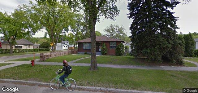 Larawan ng 1110 Warsaw Avenue sa Winnipeg, Manitoba