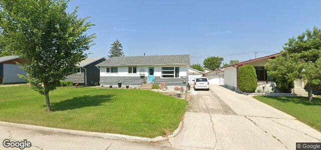 Larawan ng 100 Macaulay Crescent sa Winnipeg, Manitoba