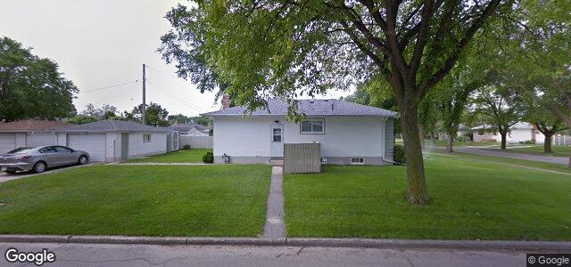 Larawan ng 1131 De Fehr Street sa Winnipeg, Manitoba