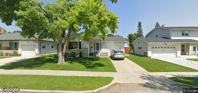 Photo of 15 Pleasant Bay in Winnipeg, Manitoba