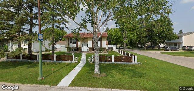 Larawan ng 2 Shelagh Crescent sa Winnipeg, Manitoba