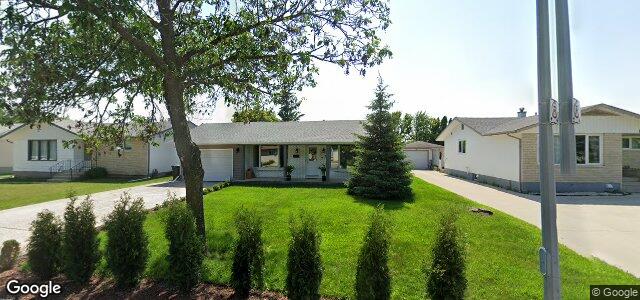 Larawan ng 210 Donwood Drive sa Winnipeg, Manitoba