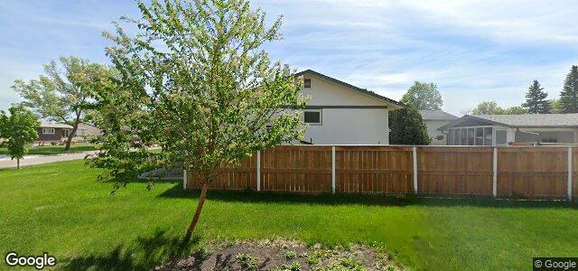 Larawan ng 28 Pinecrest Bay sa Winnipeg, Manitoba