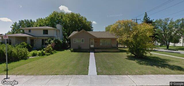 Larawan ng 300 Fearn Avenue sa Winnipeg, Manitoba