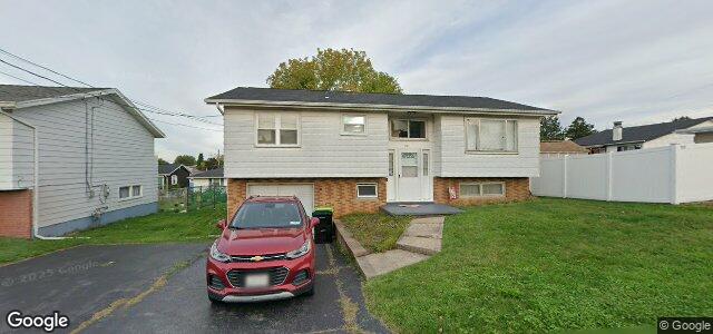 Larawan ng 301 Leighton Avenue sa Winnipeg, Manitoba