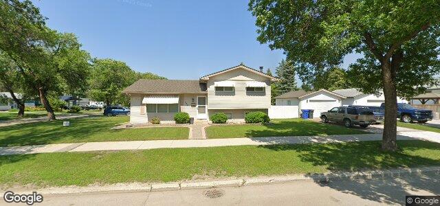 Larawan ng 325 Donwood Drive sa Winnipeg, Manitoba