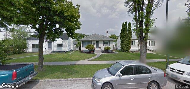 Photo of 215 Helmsdale Avenue in Winnipeg, Manitoba