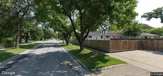 Larawan ng 300 Helmsdale Avenue sa Winnipeg, Manitoba