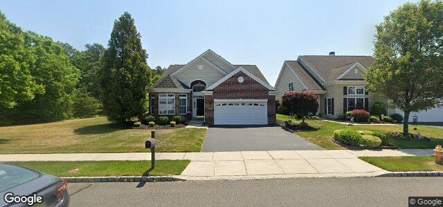 Larawan ng 300 Linden Avenue sa Winnipeg, Manitoba