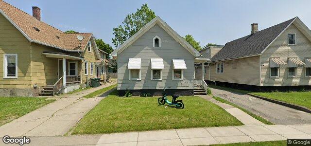 Larawan ng 310 Linden Avenue sa Winnipeg, Manitoba