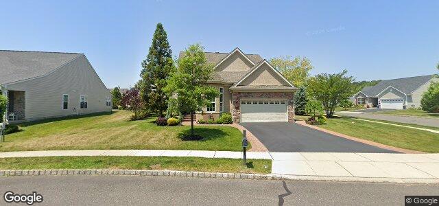 Larawan ng 325 Linden Avenue sa Winnipeg, Manitoba