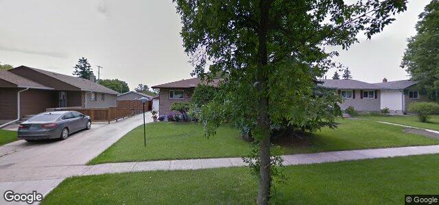 Larawan ng 330 Dunrobin Avenue sa Winnipeg, Manitoba