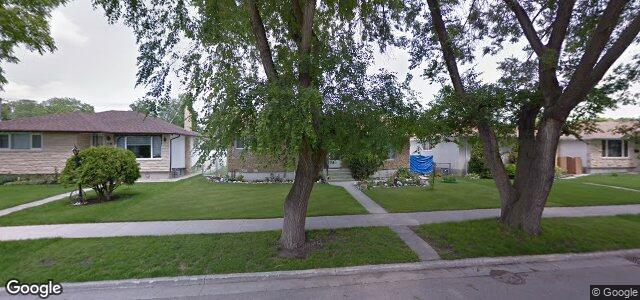 Photo of 445 Dunrobin Avenue in Winnipeg, Manitoba