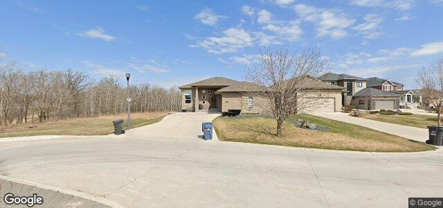 Larawan ng 111 Eastoak Drive sa Winnipeg, Manitoba