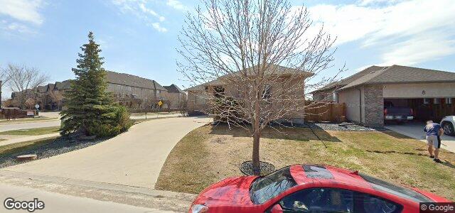 Larawan ng 2 Eastoak Drive sa Winnipeg, Manitoba