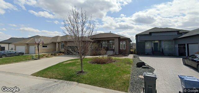 Larawan ng 100 Blue Sun Drive sa Winnipeg, Manitoba