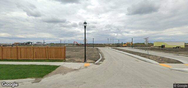 Larawan ng 2 Yellow Moon Crescent sa Winnipeg, Manitoba