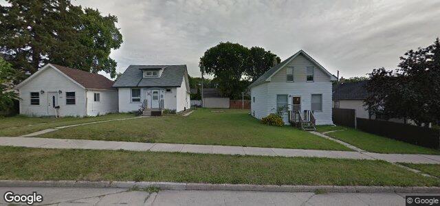 Larawan ng 131 Newton Avenue sa Winnipeg, Manitoba