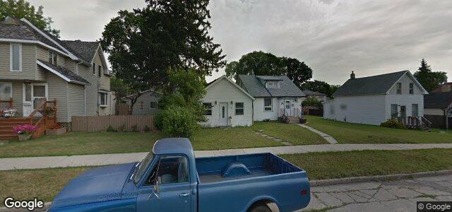 Larawan ng 135 Newton Avenue sa Winnipeg, Manitoba