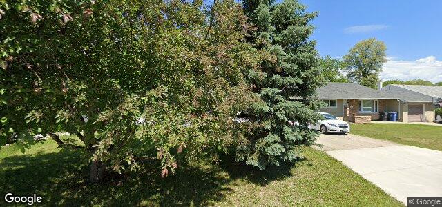 Larawan ng 111 Garrioch Avenue sa Winnipeg, Manitoba