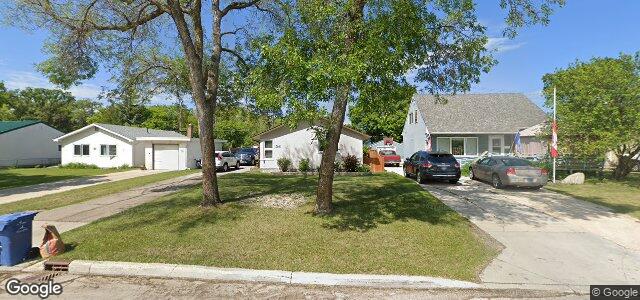 Larawan ng 300 Strathmillan Road sa Winnipeg, Manitoba