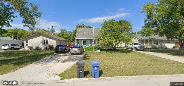 Larawan ng 304 Strathmillan Road sa Winnipeg, Manitoba