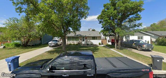 Photo of 310 Strathmillan Road in Winnipeg, Manitoba